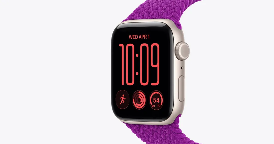 Apple Watch SE 3 with purple band