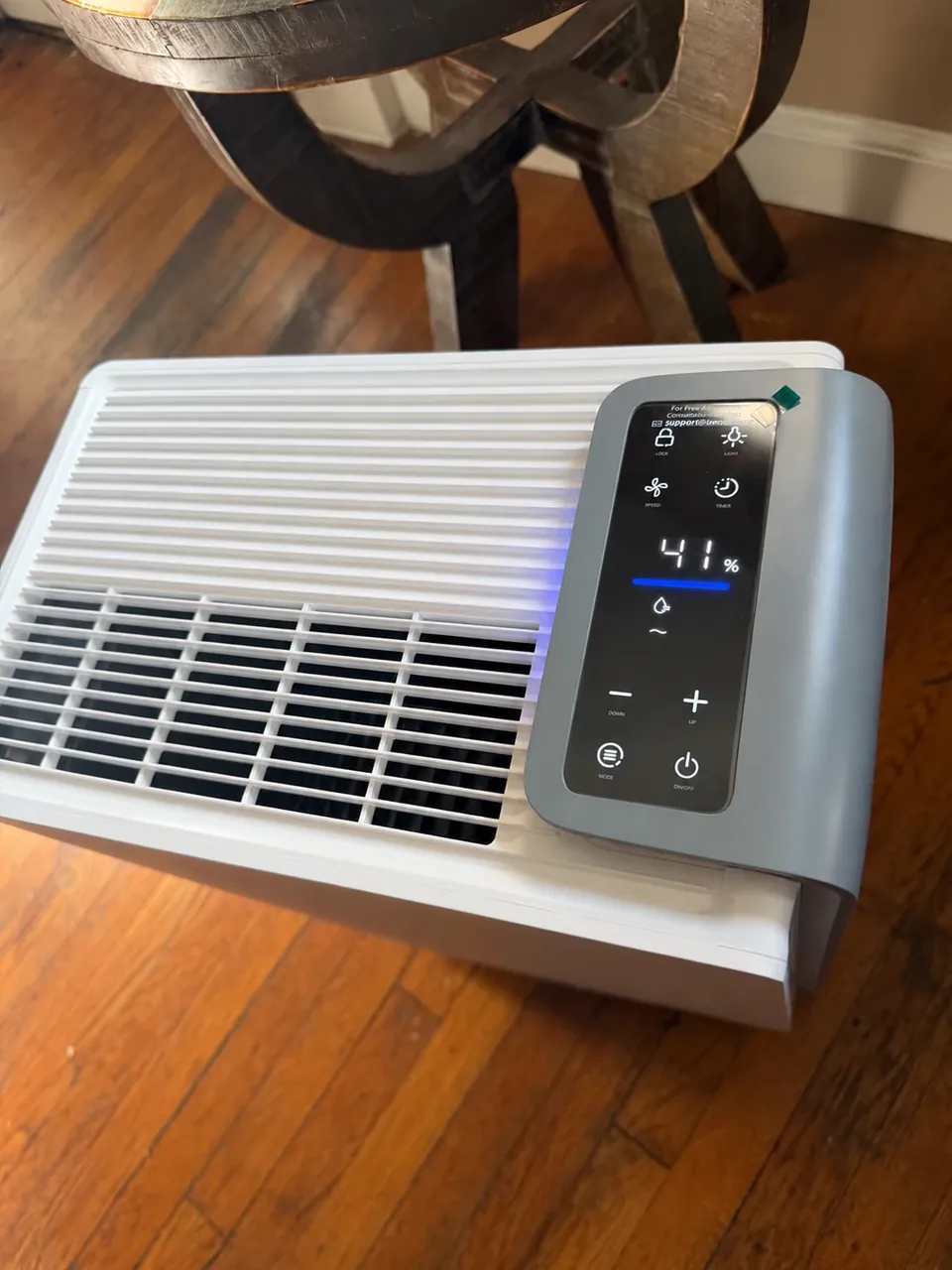 Top controls and grille of the AEOCKY RHEA-001 review unit